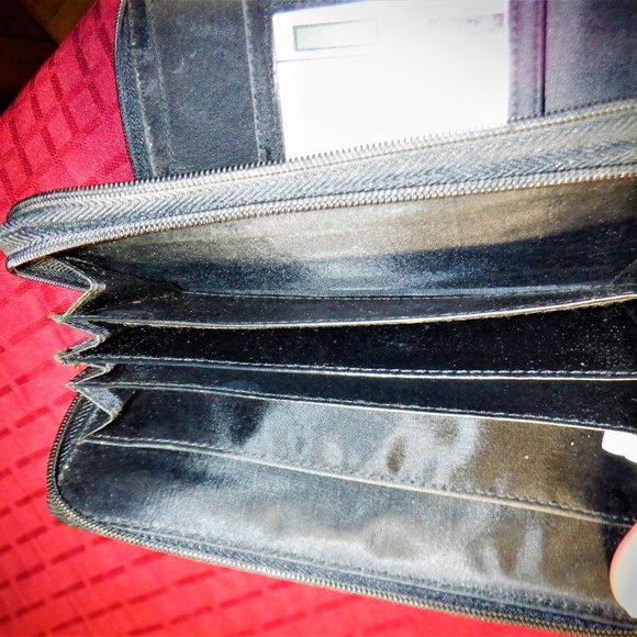 Amazing ~ CLUTCH ~ with Calculator/ Spot for Checkbook / Credit Cards and All - Picture 5 of 5